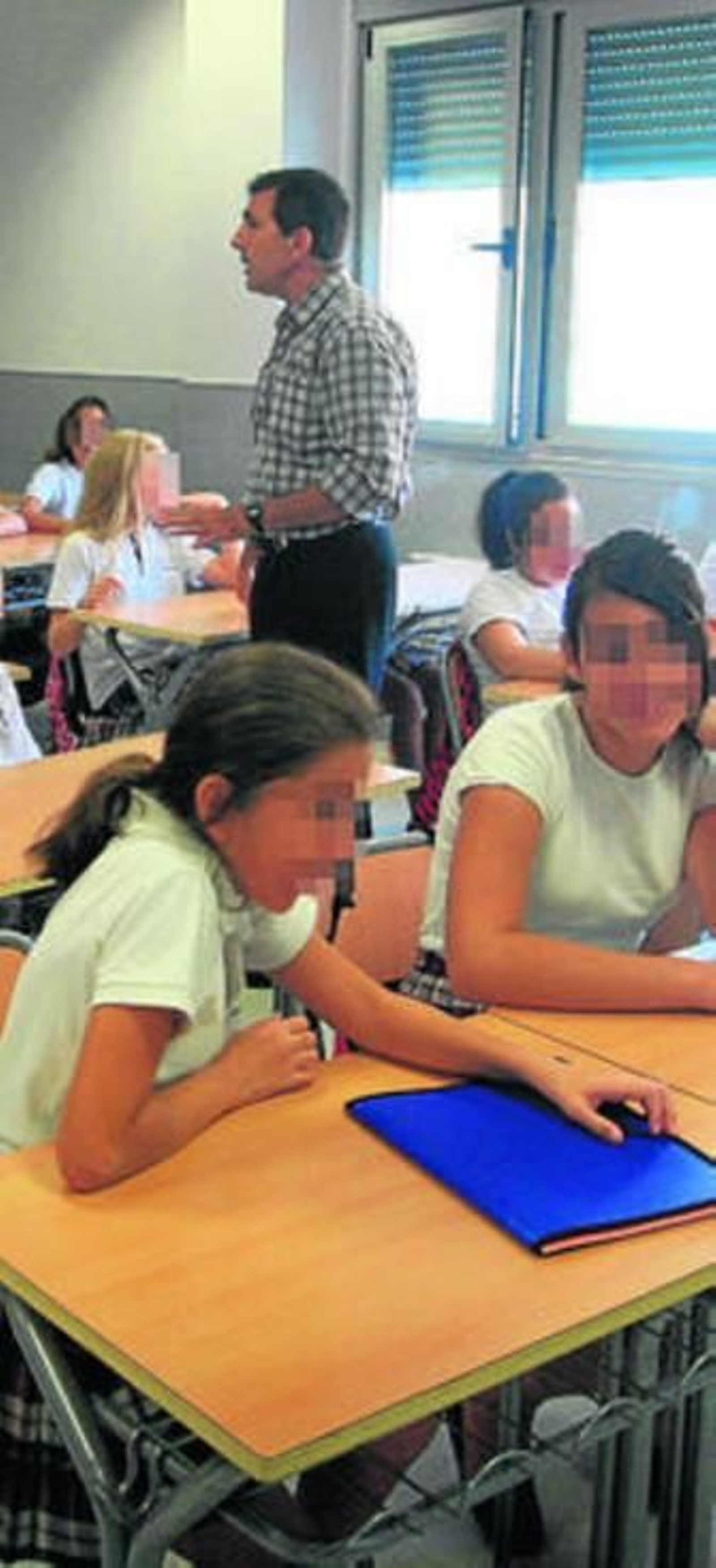 Alumnas de un colegio concertado en una clase.