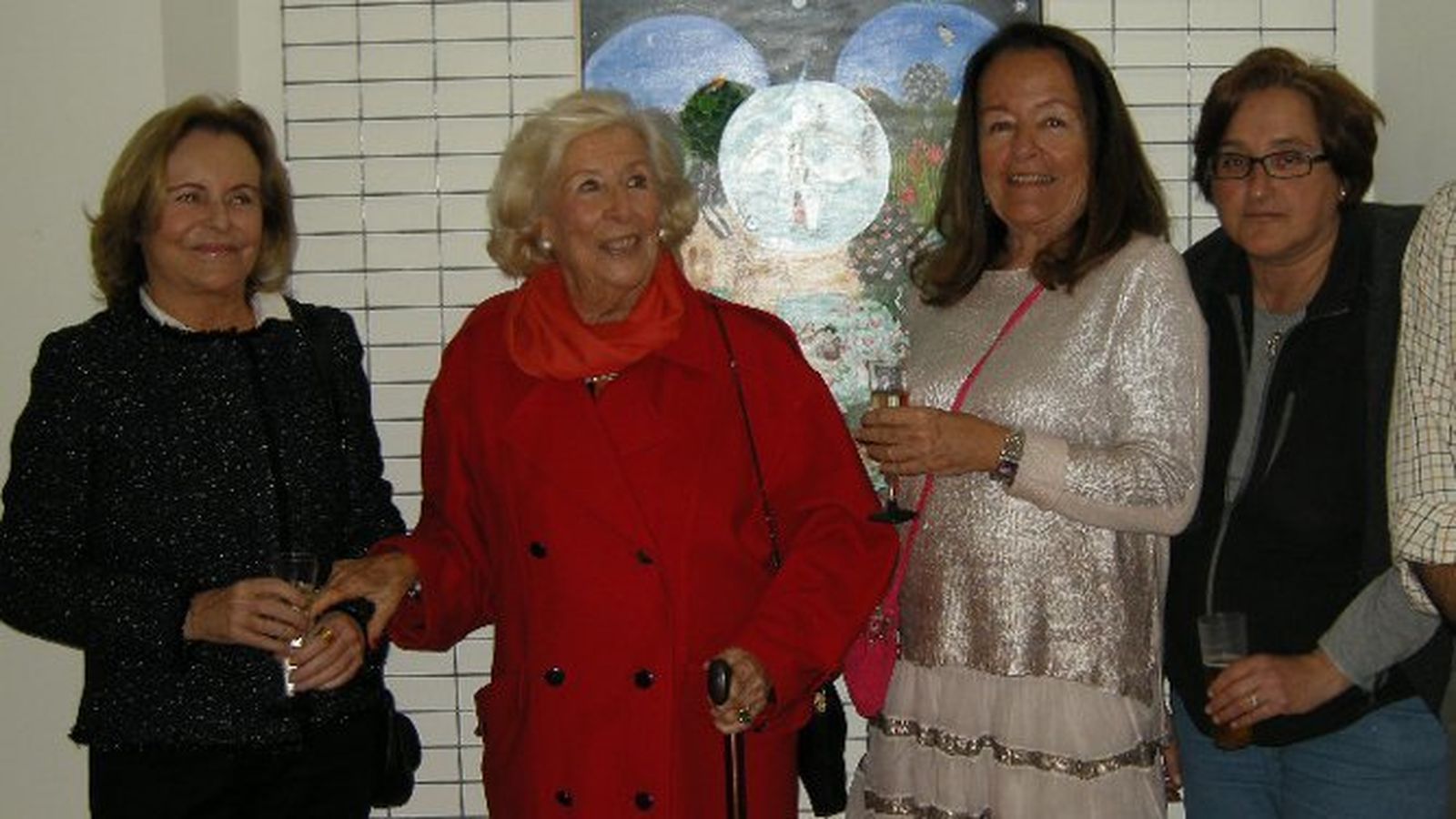 Nuni Villar, Helena Gómez, la pintora Susana Díaz de Vivar y Lorena Gómez MacPherson, durante la inauguración.