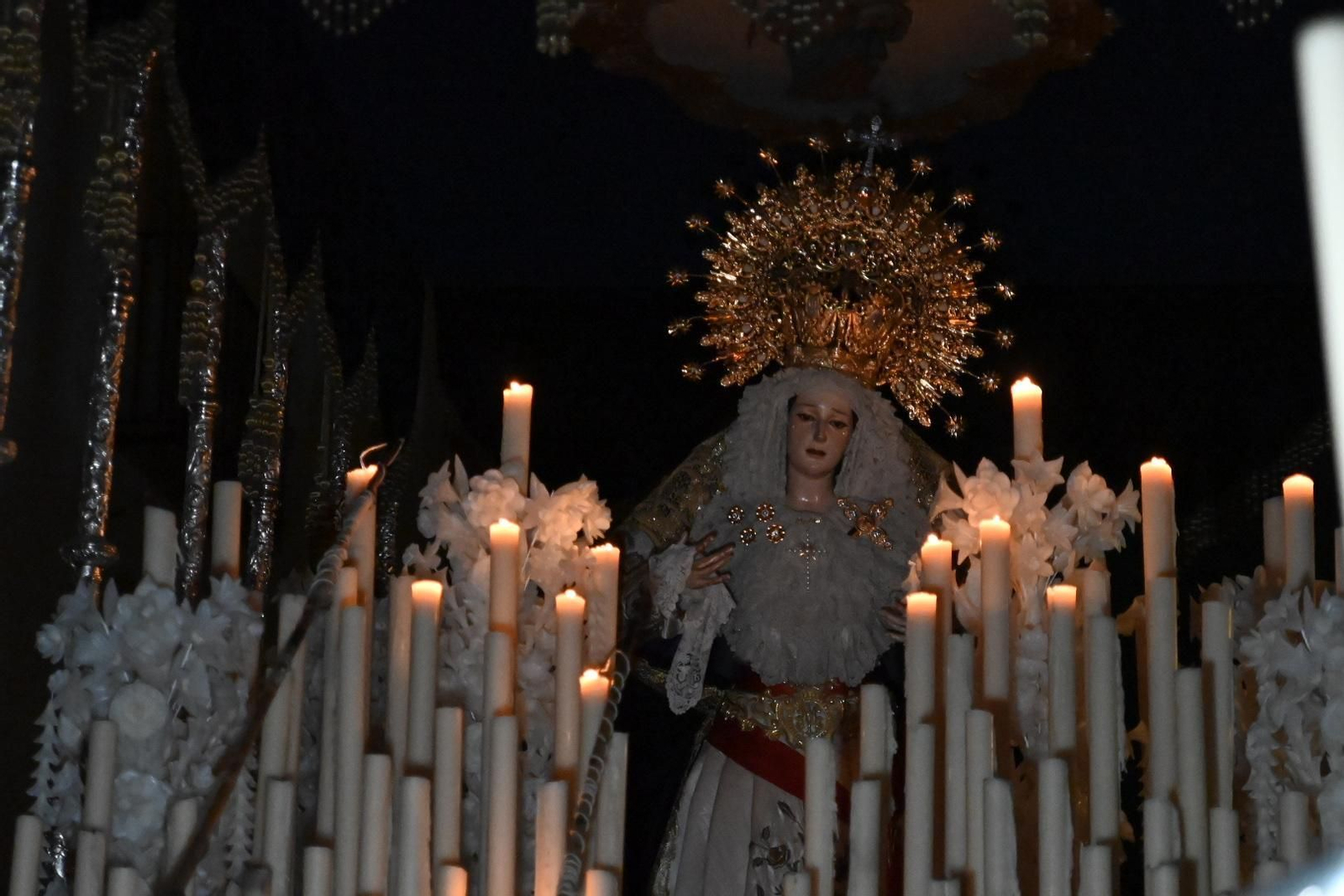 El íntimo traslado del Prendimiento en este Martes Santo de Córdoba, en imágenes