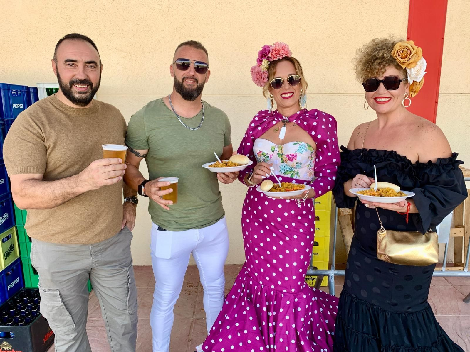 La paella solidaria fue un éxito de público.