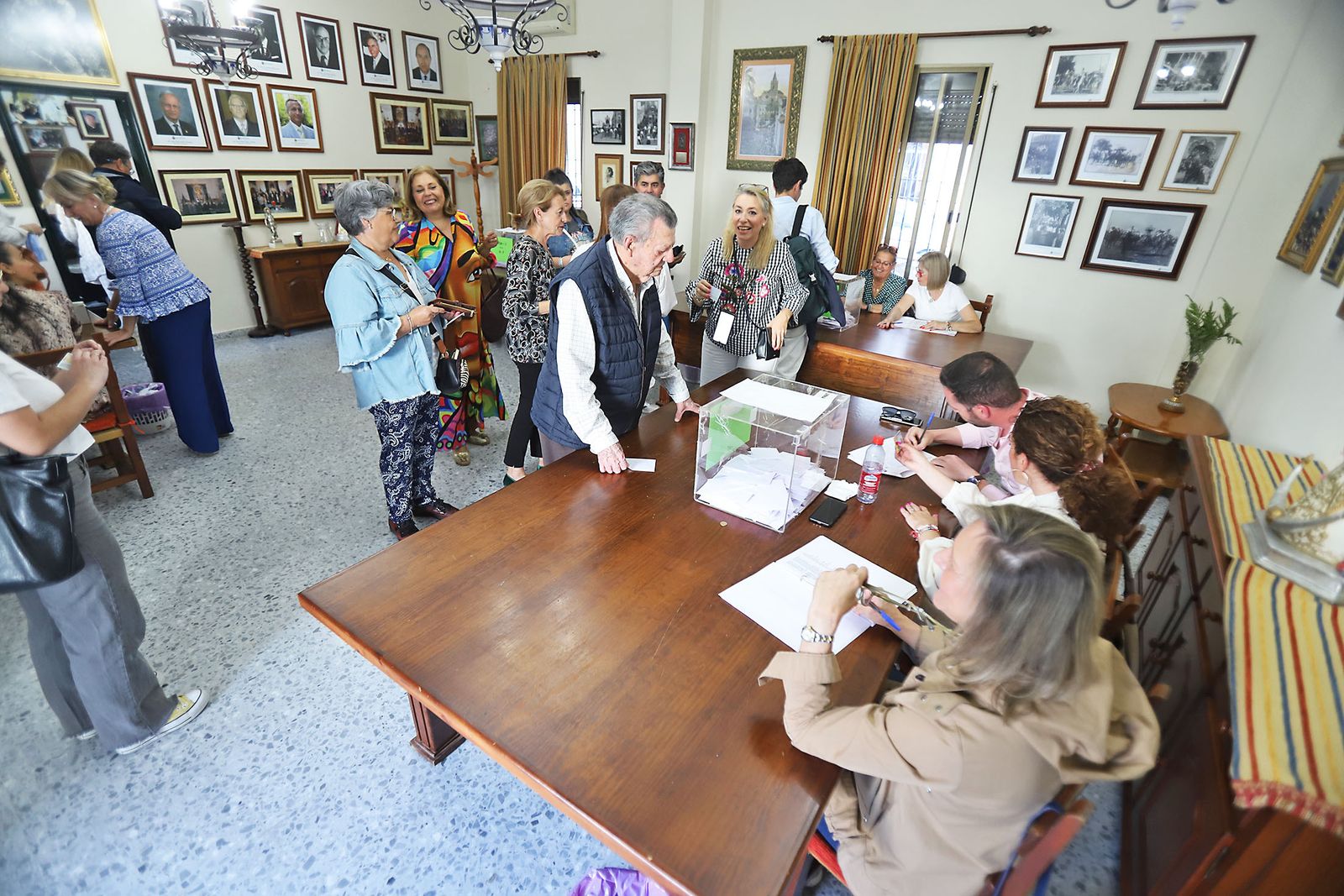 Imágenes del ambiente en las votaciones de la Hermandad del Rocío de Huelva