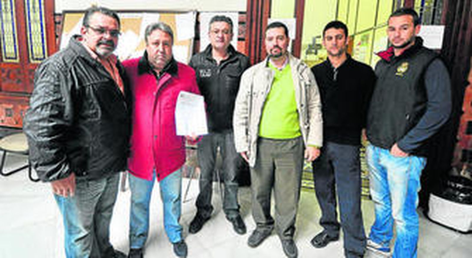 Representantes del Consejo de Bandas presentan la carta de renuncia del local cedido.