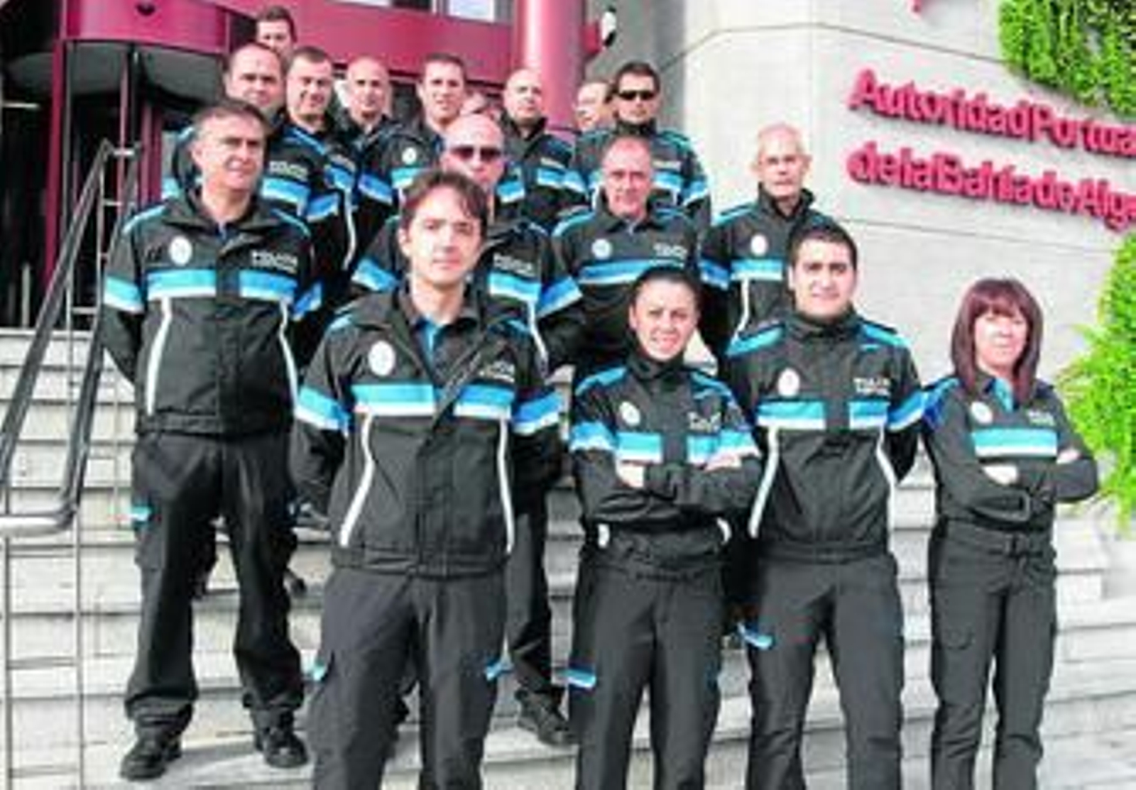 Agentes de la Policía Portuaria, ataviados con los nuevos uniformes.