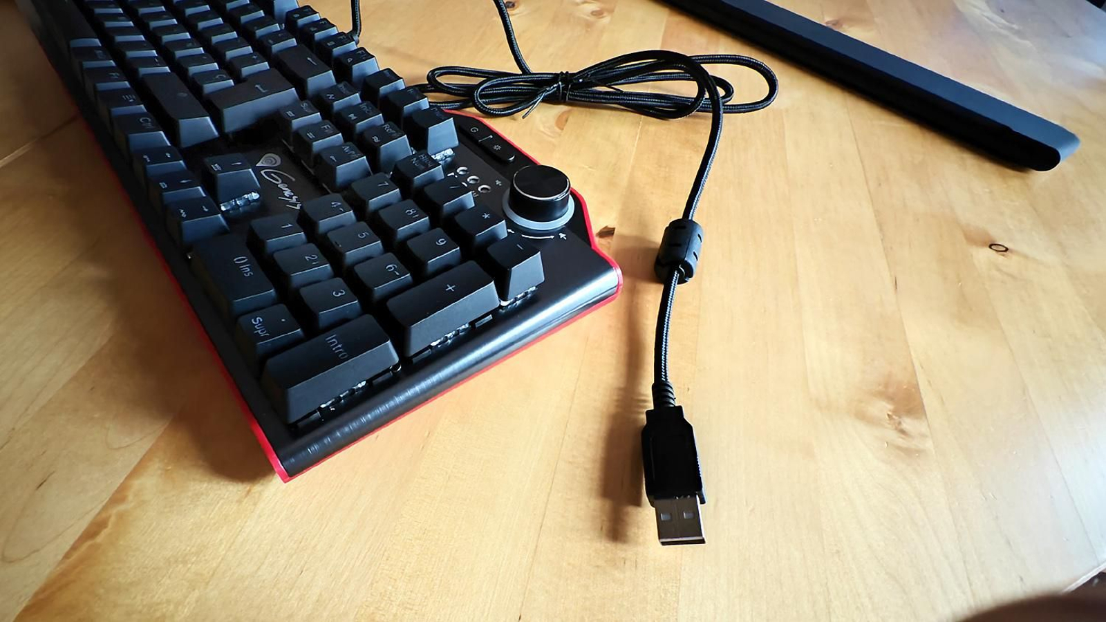 Teclado gaming Genesis RX85 RGB