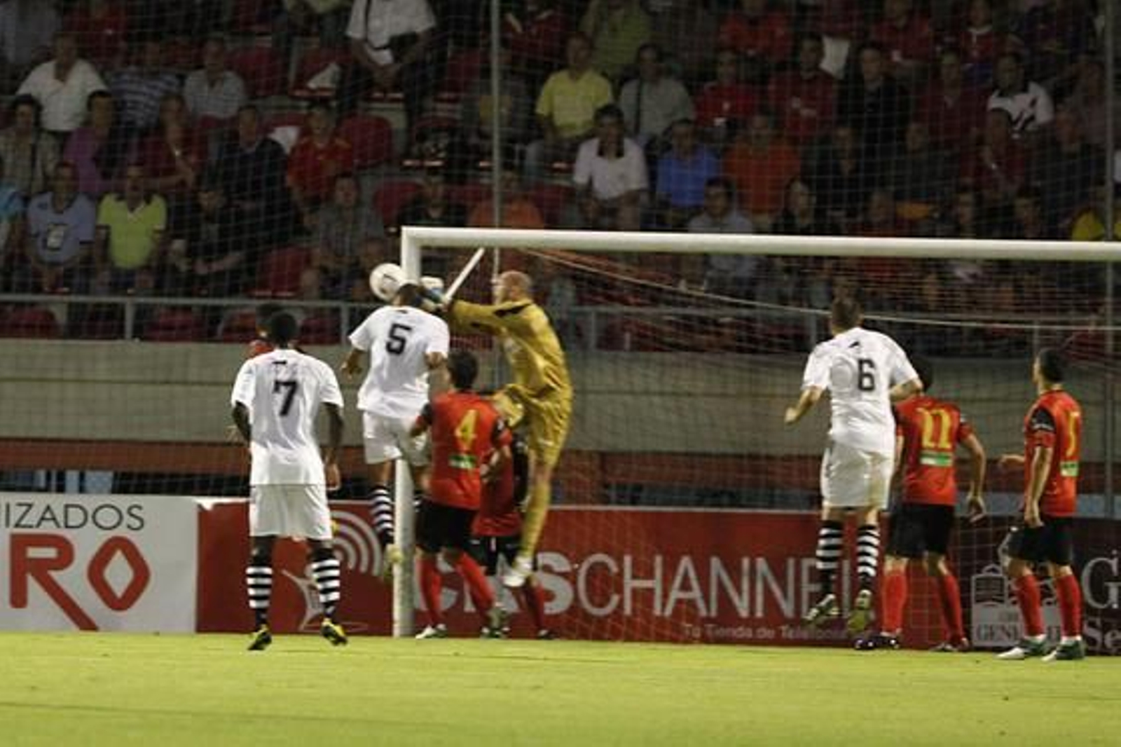 La Balona cae en su regreso a Miranda en un gran partido y queda fuera del torneo./Fotos:LOF

Foto: LOF