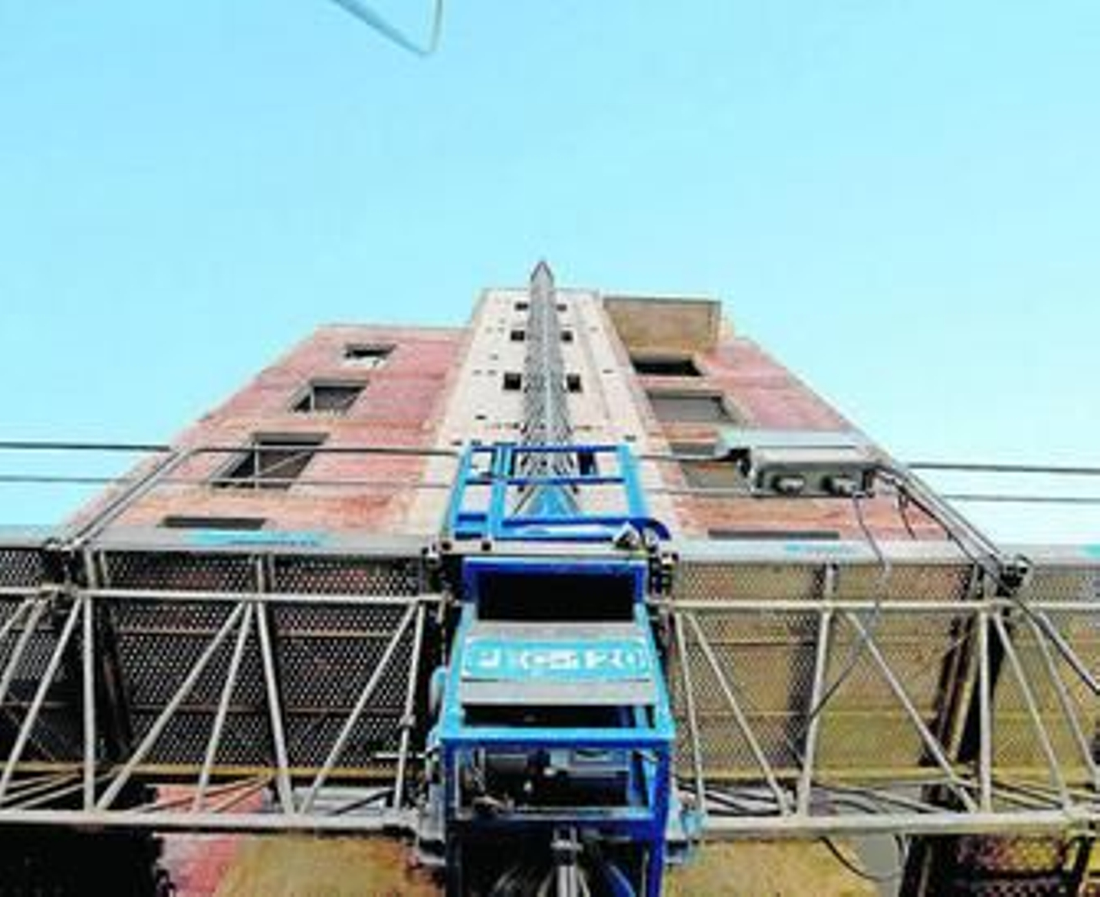 Un edificio en construcción. Un edificio en construcción.