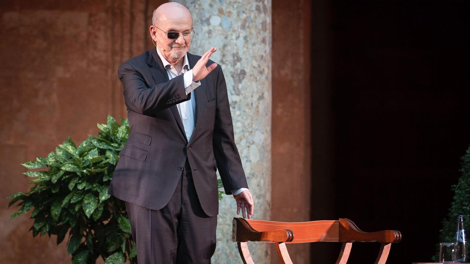 El escritor Salman Rushdie en la inauguración de la primera edición de cultur_ALH en el Palacio de Carlos V