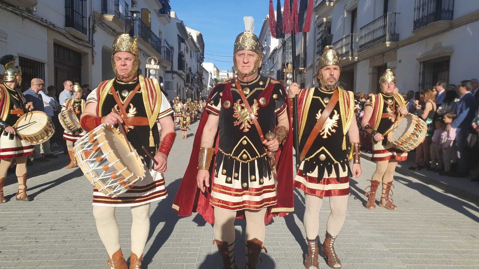 Viernes Santo en Castro del Río: La cesión del paso al Santo Entierro, en imágenes