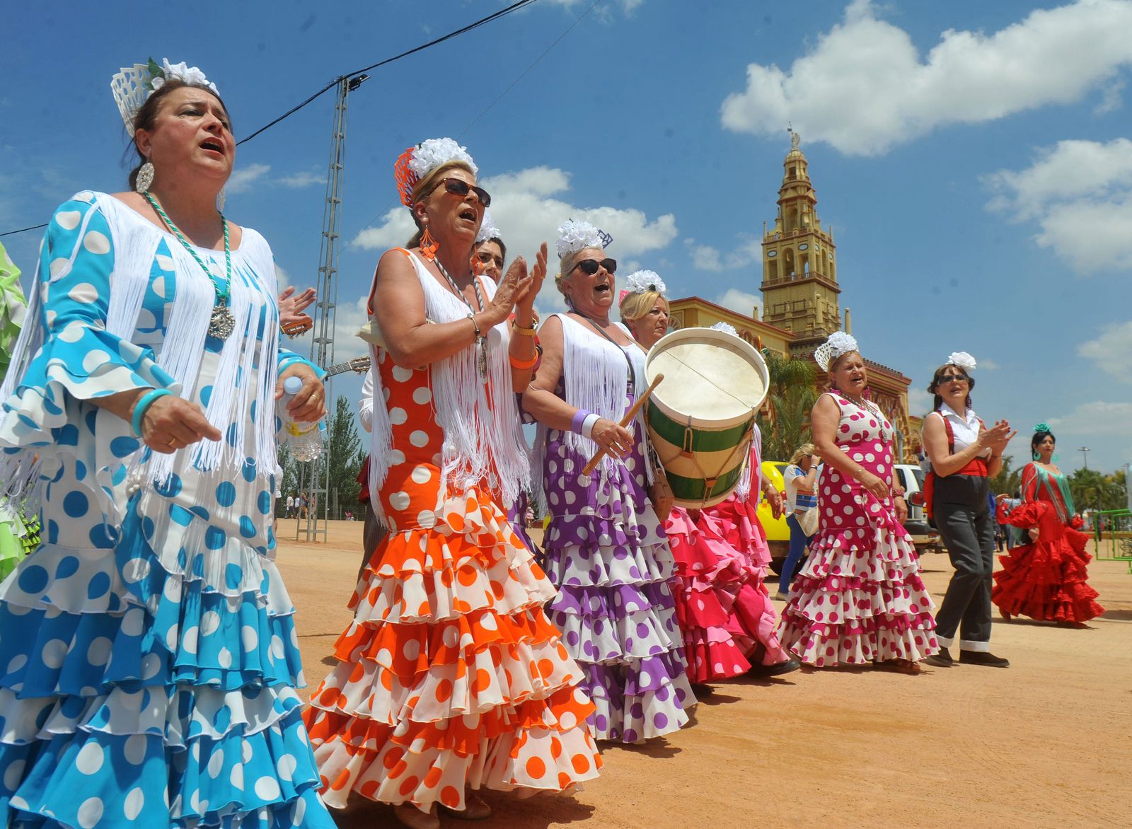 Un coro, a pleno sol.