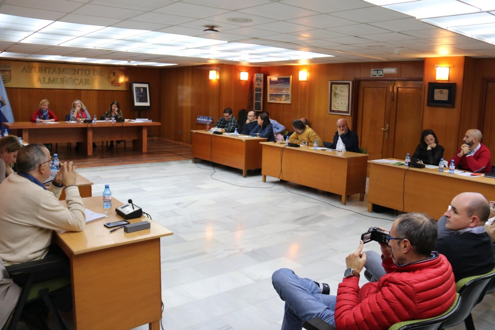 Un momento del pleno de Almuñécar.