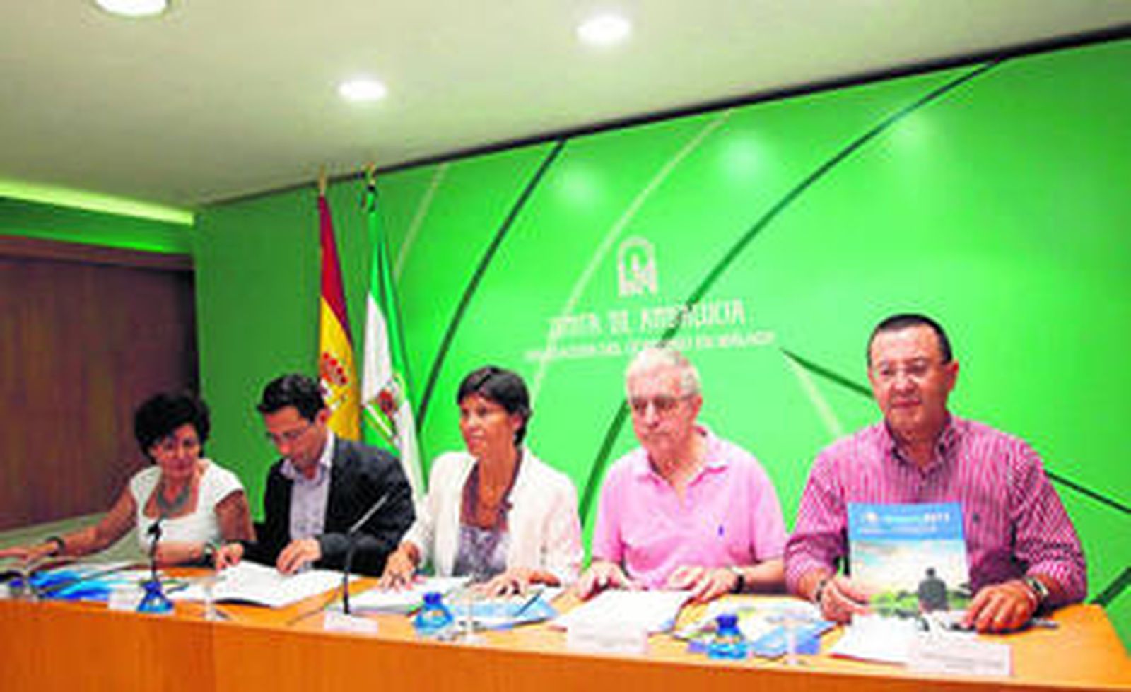 La delegada del Gobierno andaluz, Marta Rueda, el concejal de Derechos Sociales, Francisco Pomares, o el director de Proyecto Hombre, Juanjo Soriano, ayer.