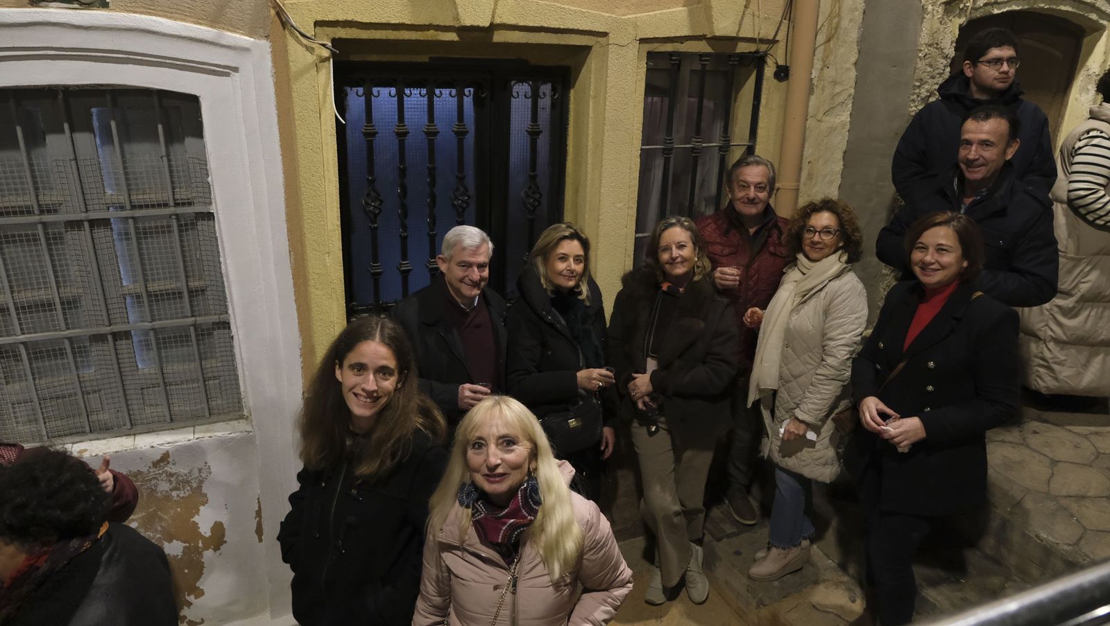 Las Hogueras de San Antón del casco histórico de Almería, en imágenes