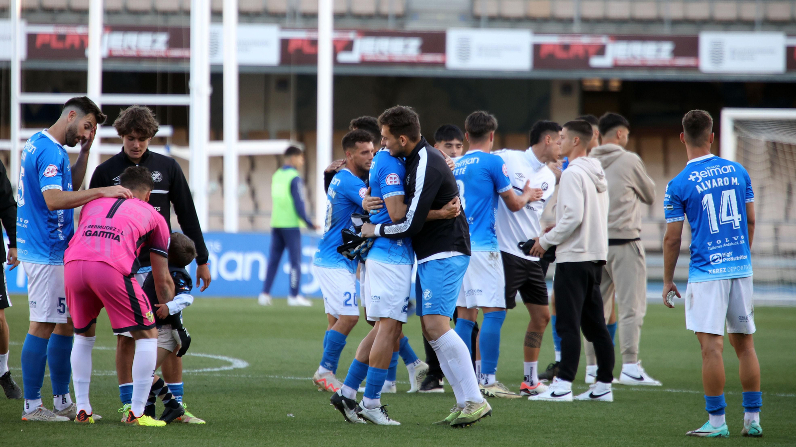 Imágenes del Xerez DFC - Conil CF en Chapín