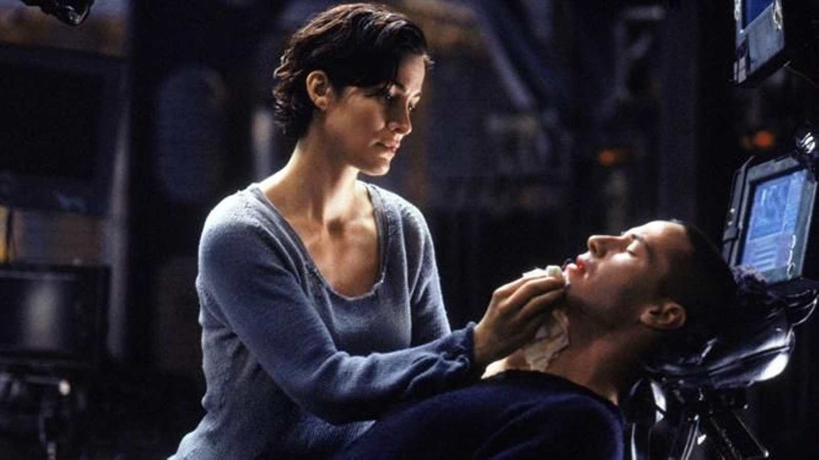 Carrie-Anne Moss y Keanu Reeves, en una escena de 'Matrix'.