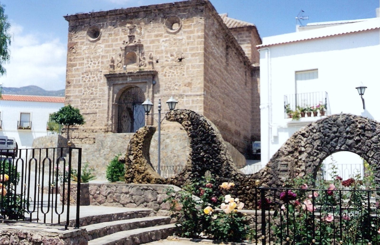 Plaza principal de Almócita.