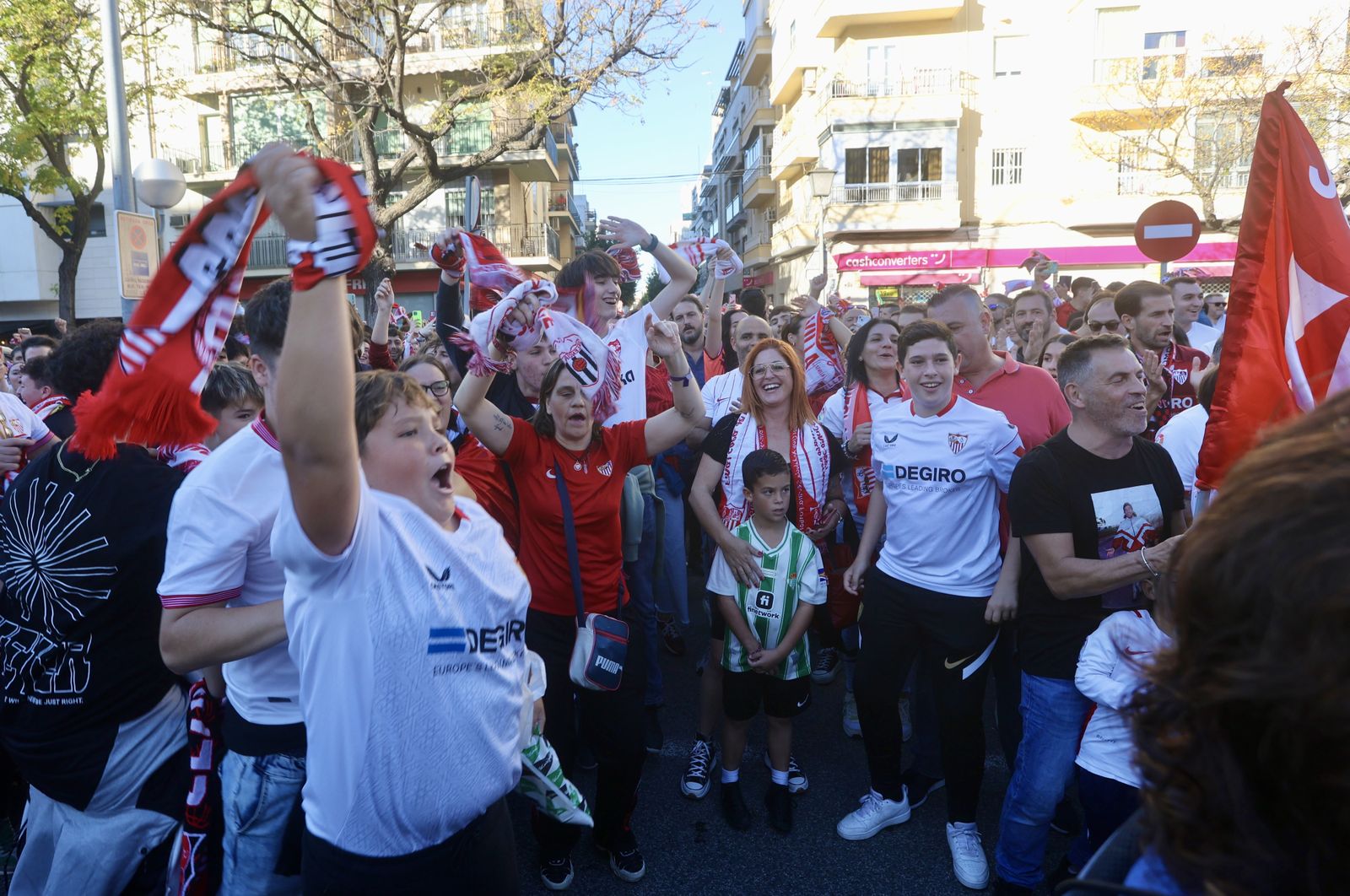 Llegada del Sevilla al Pizjuán