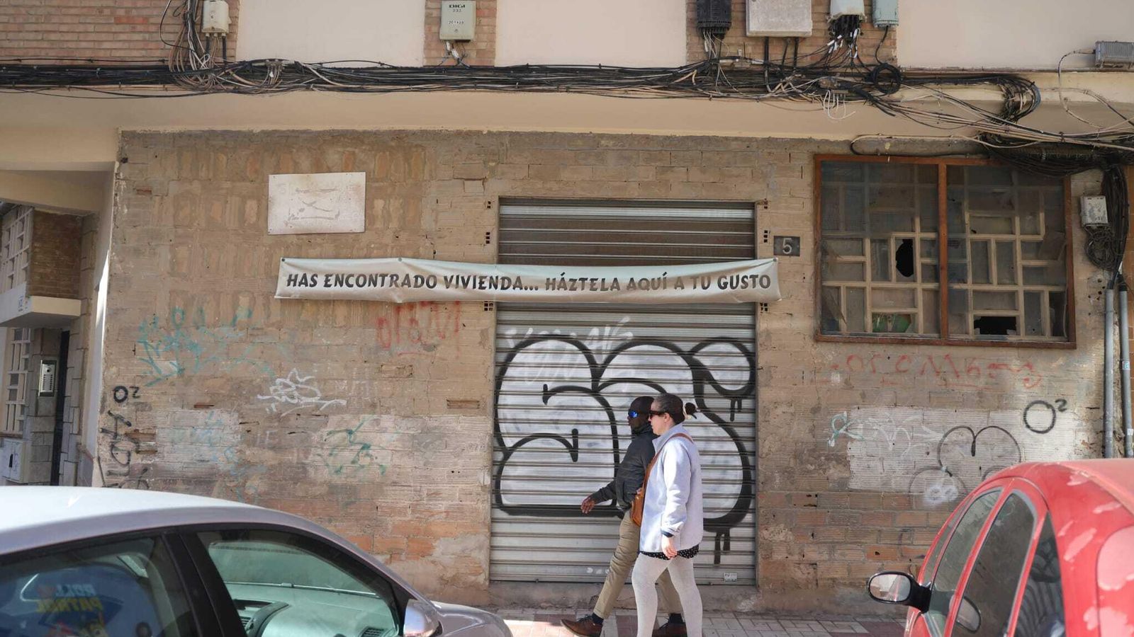 Uno de los carteles que invita a cambiar el uso de local a vivienda.