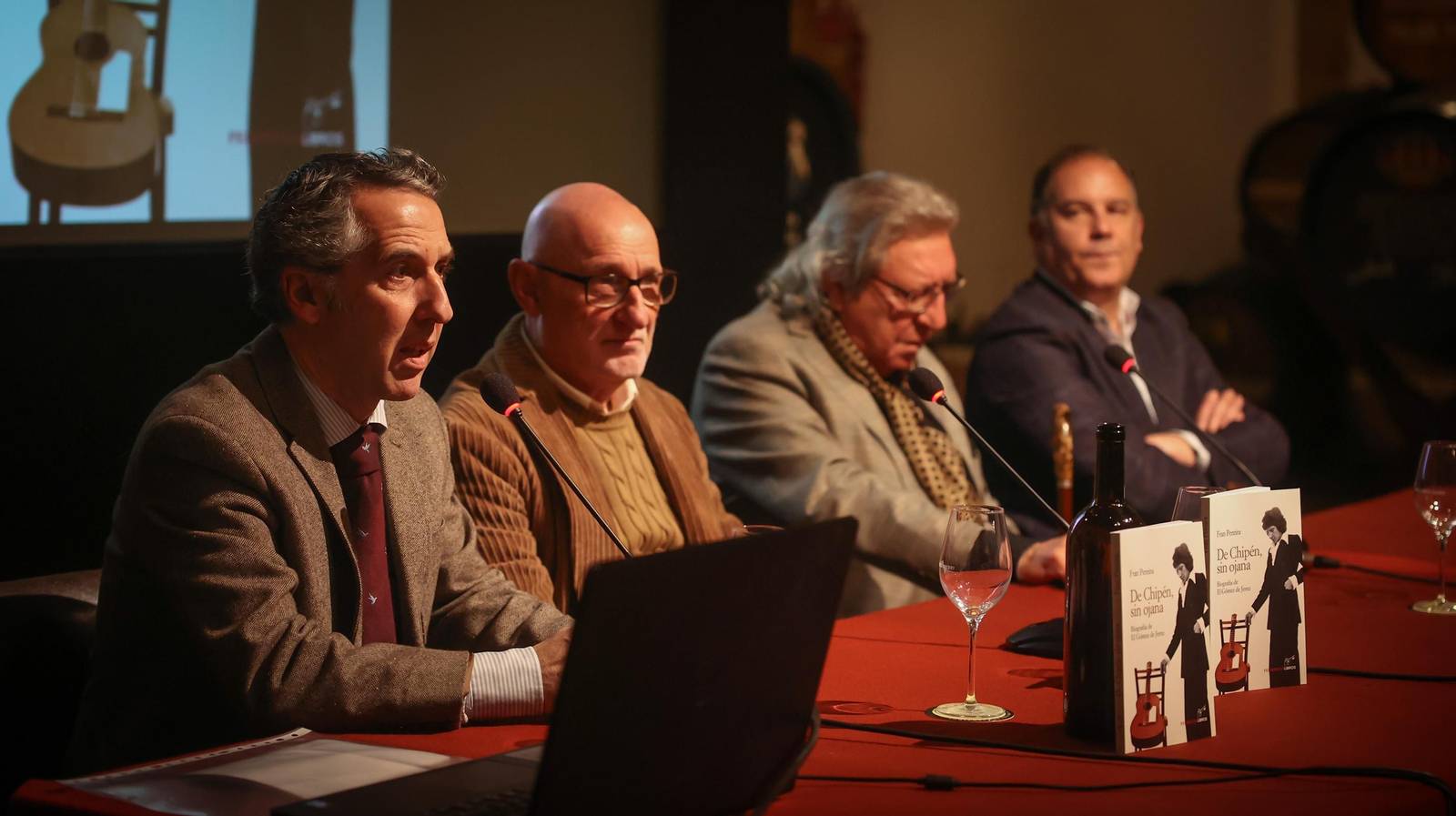 Así fue la presentación del libro de Fran Pereira 'De Chipén , sin ojana' biografía de El Gómez de Jerez