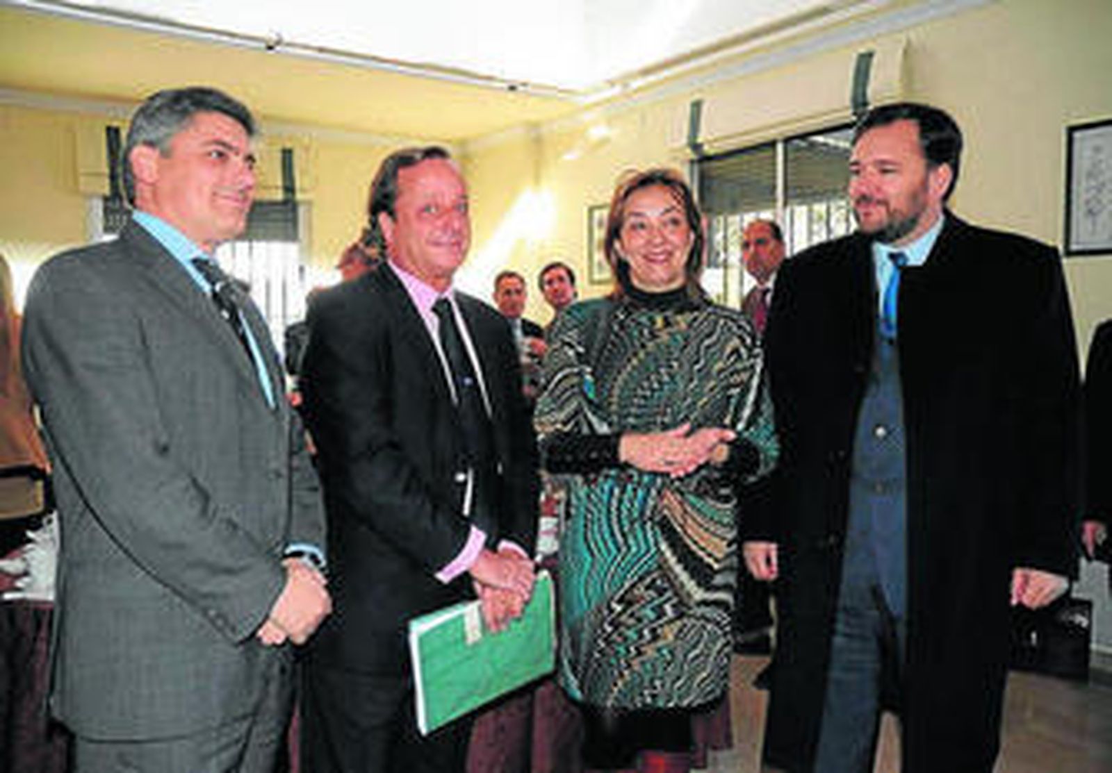 Ignacio Gordillo, en el centro, ayer en el desayuno de ETEA.