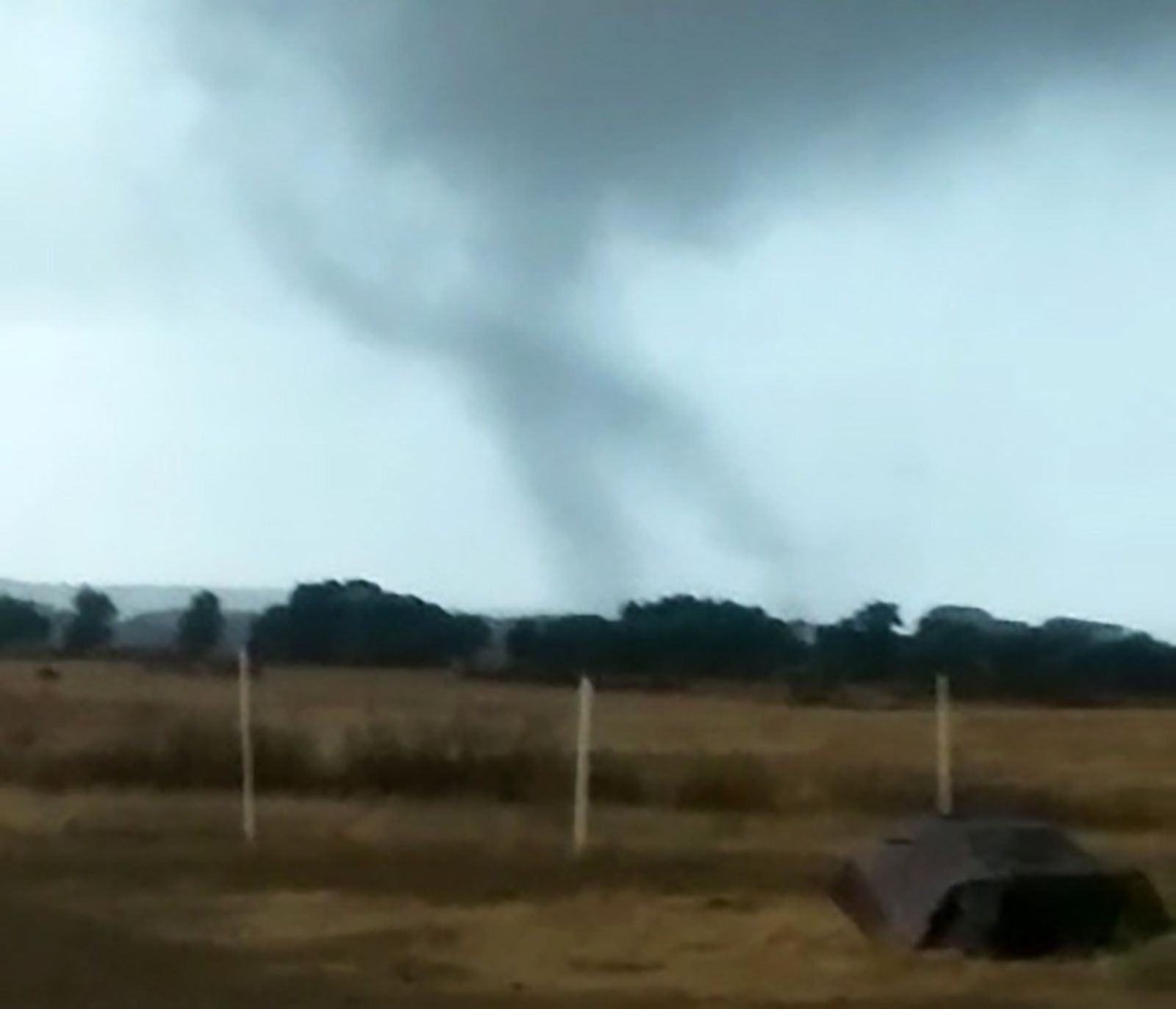 Imágenes de los destrozos provocados por un tornado en Villanueva de los Castillejos