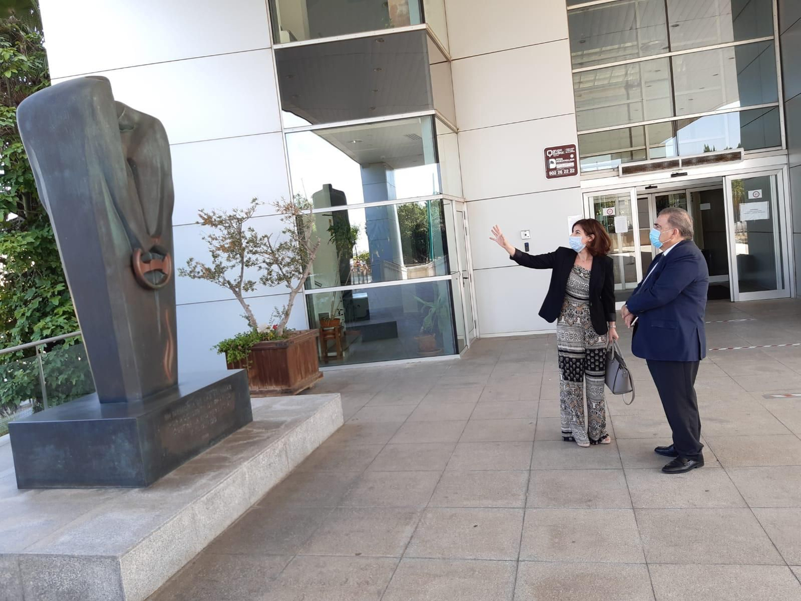 La nueva jefa de Tráfico junto al subdelegado del Gobierno en Málaga. La nueva jefa de Tráfico junto al subdelegado del Gobierno en Málaga.
