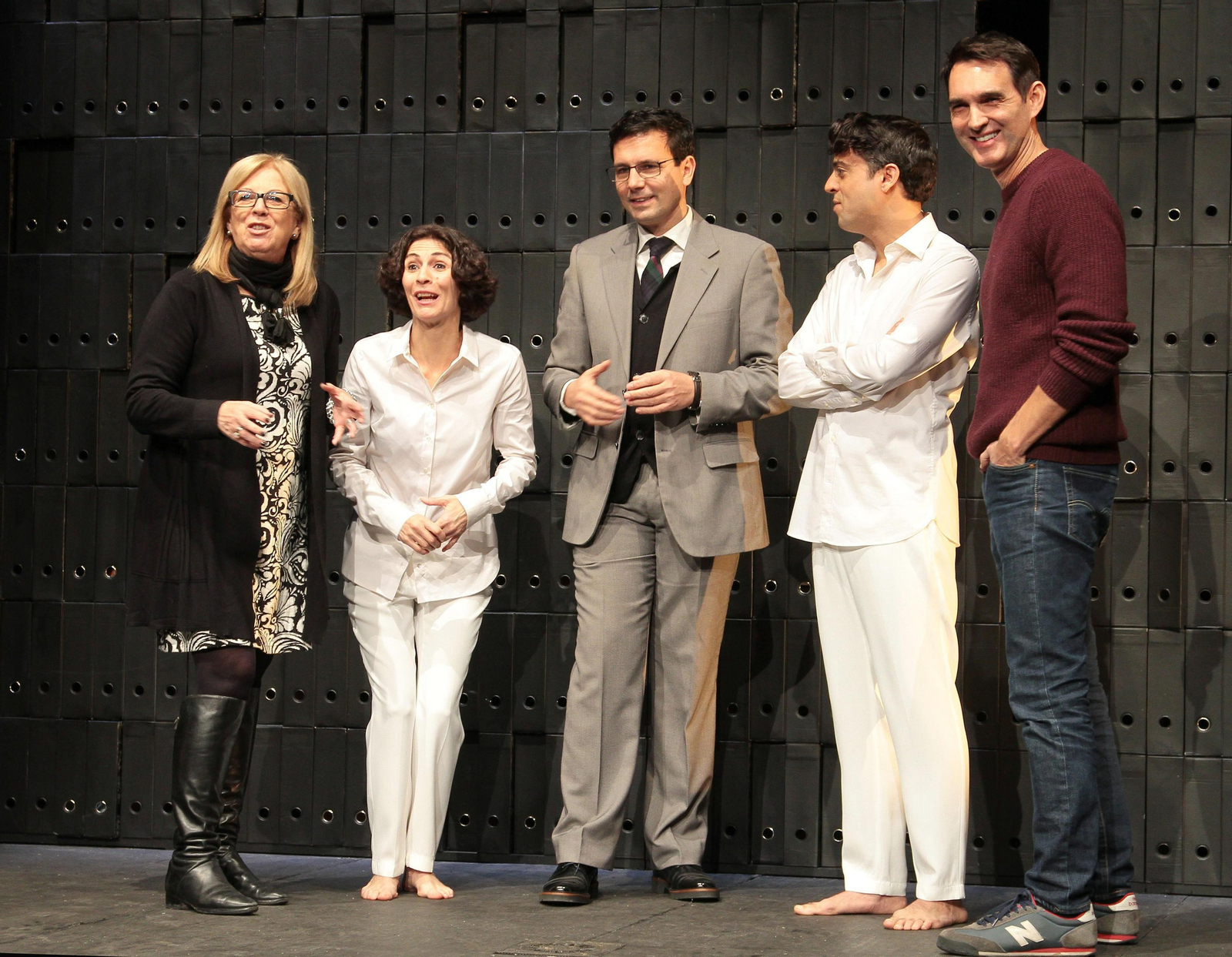 El alcalde y la concejala de Cultura con los actores de Histrión Teatro.