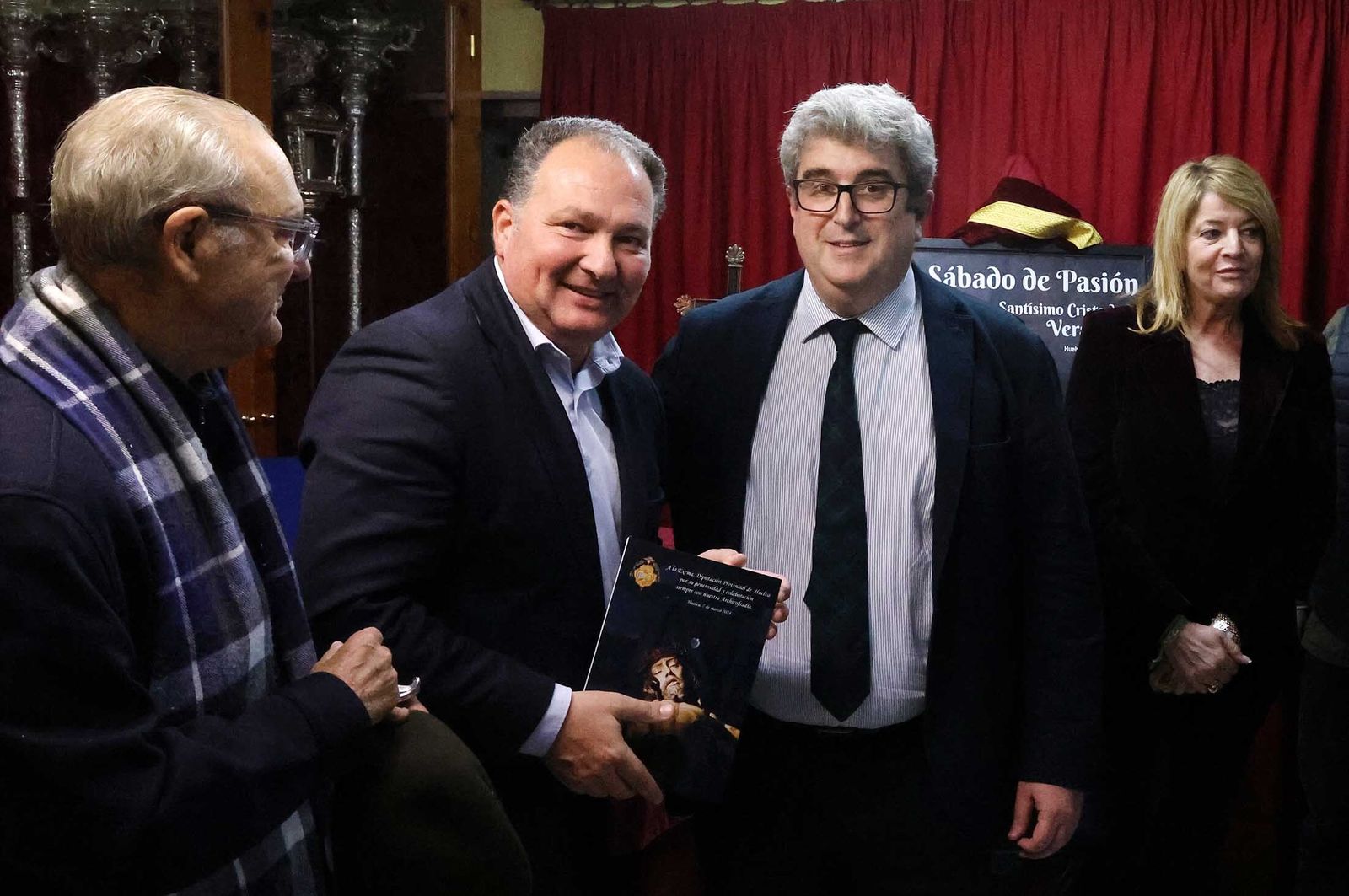 Imágenes del cartel al Cristo de la Vera+Cruz para la salida de la Legión en Huelva