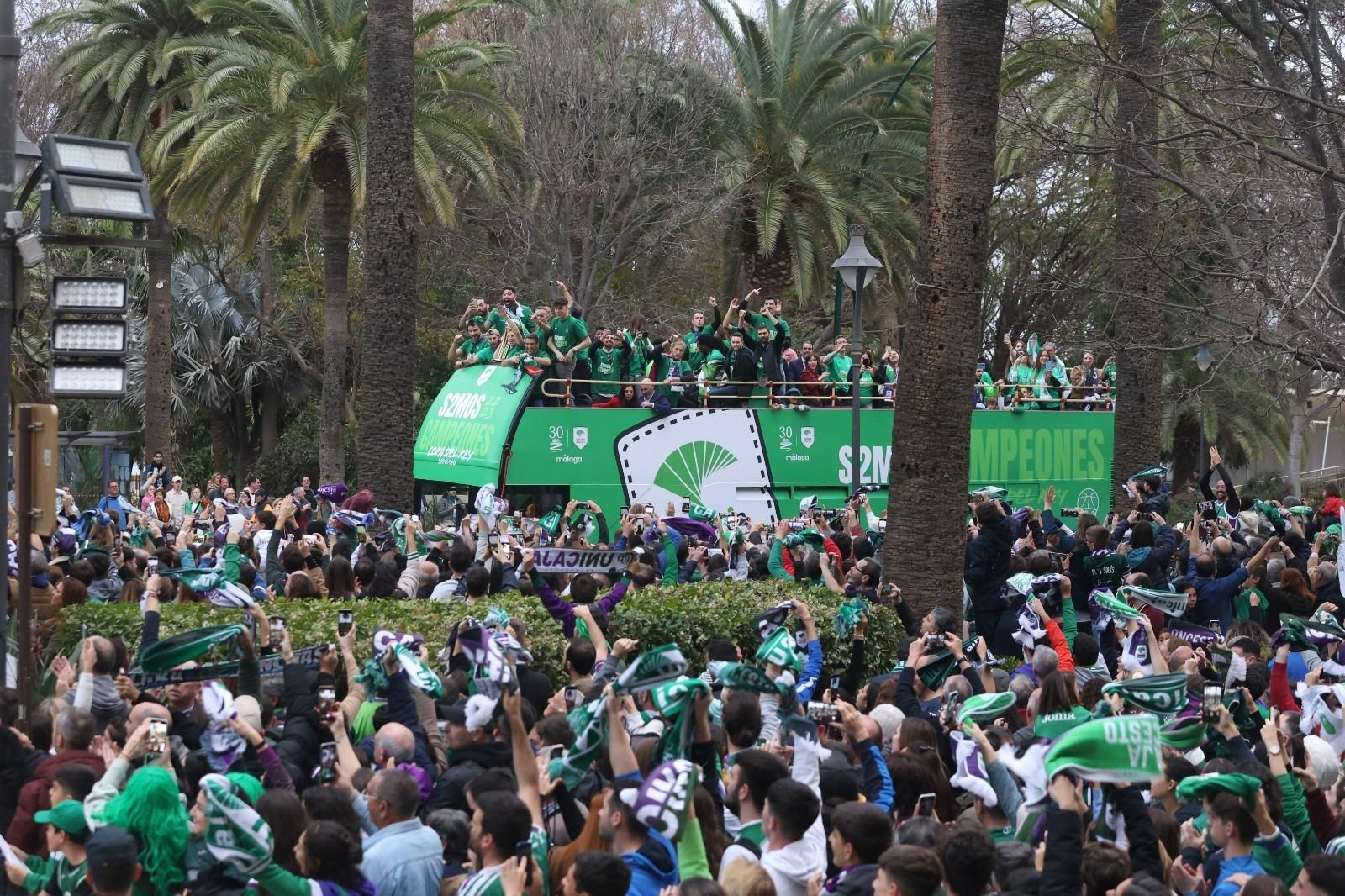 Málaga se vuelca con sus héroes