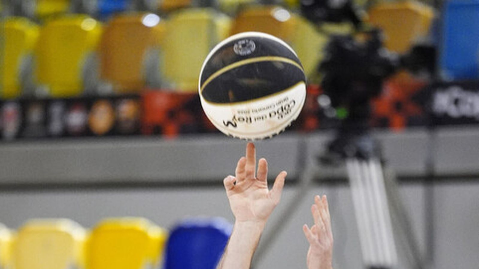 El Unicaja prueba el Gran Canaria Arena