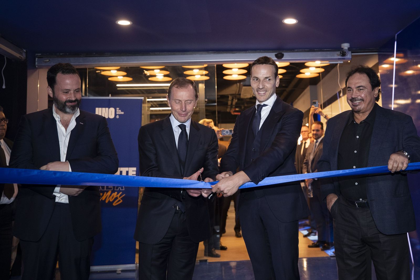 Sancho, flanqueado por Butragueño y Hugo Sánchez (d).