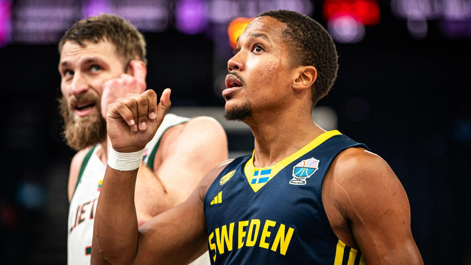 Melwin Pantzar durante el encuentro ante Lituania.