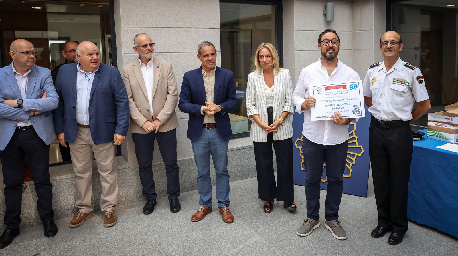 La policía entrega los 3º Premios de Infografías Sobre el Riesgo de Internet a escolares de Jerez