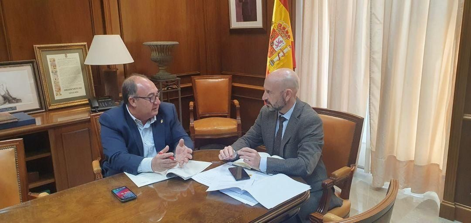 El alcalde de Iznate en una reunión con el subdelegado del Gobierno en Málaga El alcalde de Iznate en una reunión con el subdelegado del Gobierno en Málaga