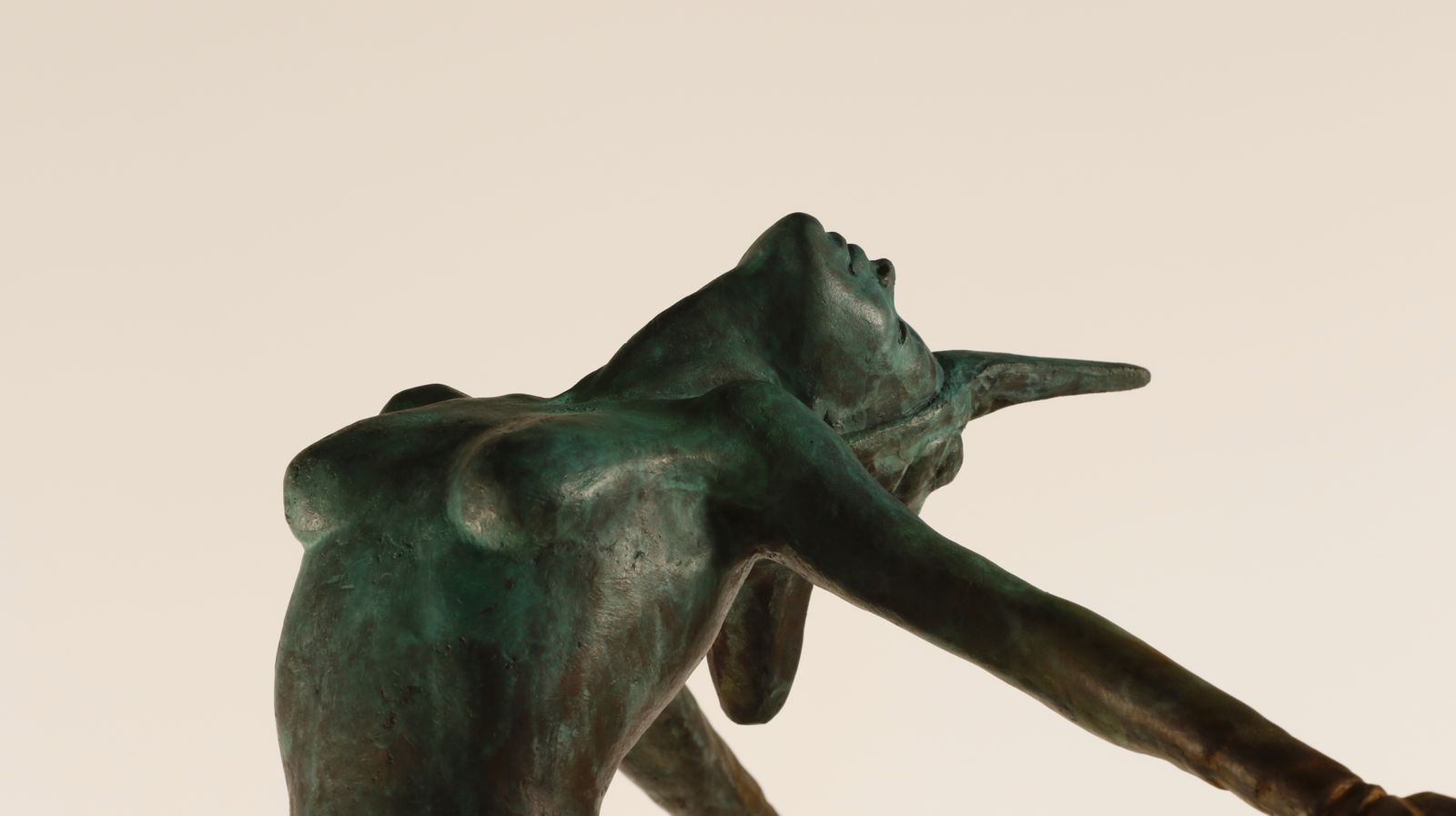 Escultura de la sirena que emergió del Guadalquivir.