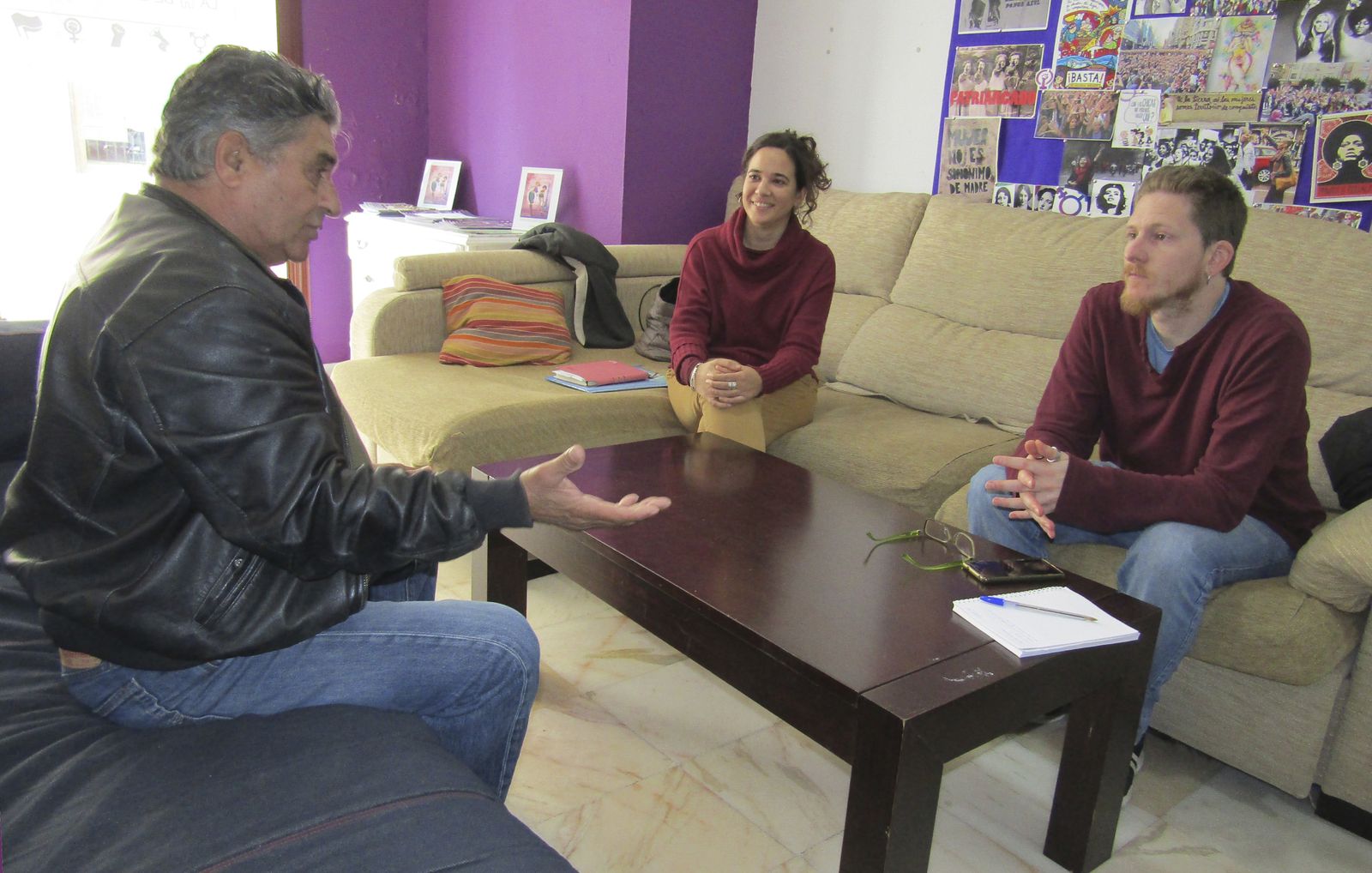Ernesto Díaz y Ana Rojas, con Pepe Marín, de la Asociación de Mariscadores.