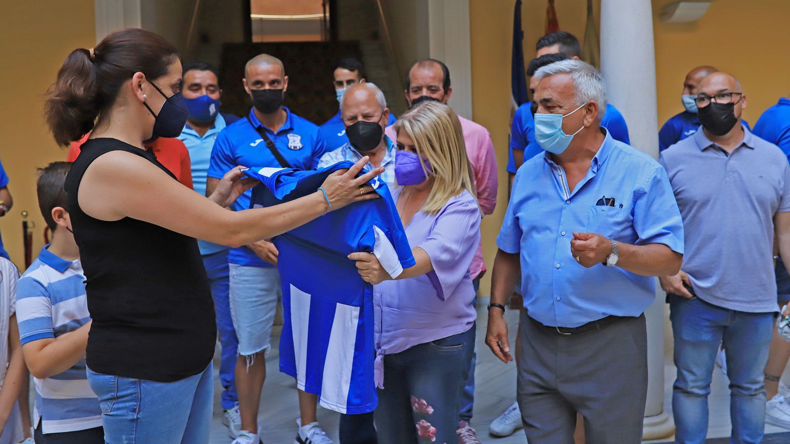 La alcaldesa recibe al Jerez Industrial por su ascenso a División de Honor