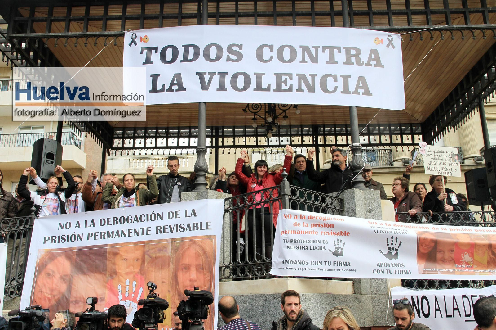 Imágenes de la manifestación contra la derogación de la prisión permanente revisable celebrada en Huelva