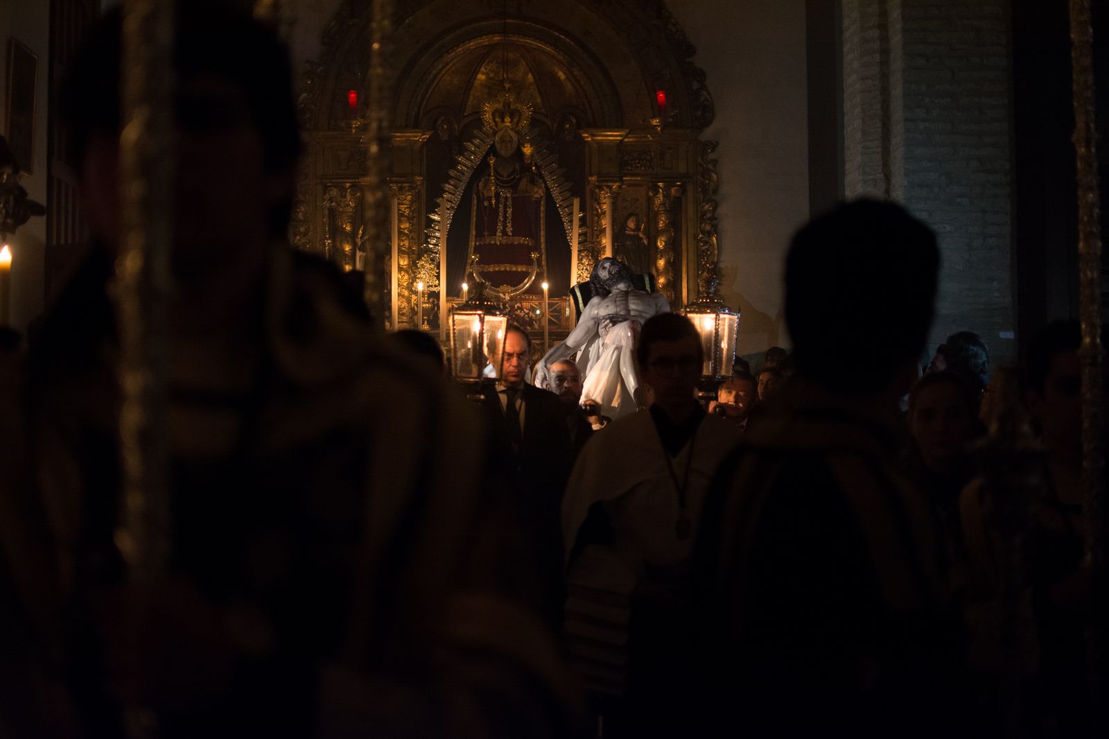 Sobrecogedor vía crucis de Santa Marta con el Cristo de la Caridad en San Andrés
