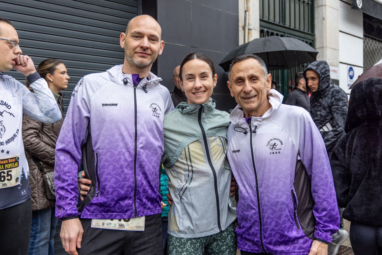 En imágenes: la lluvia no frena a más de un millar de corredores en la V Carrera Popular del IES San Juan Bosco (1)
