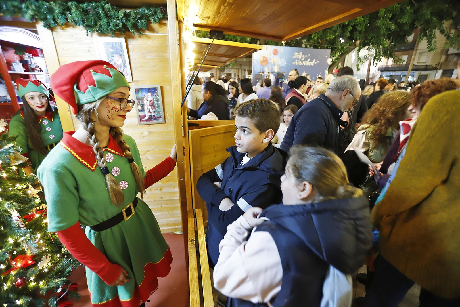 Imágenes del mercado navideño de la Plaza de las Monjas