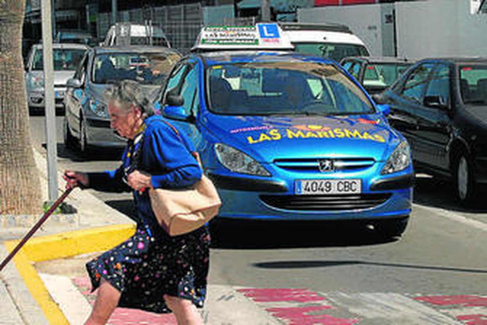 El coste medio para obtener el permiso es de 540 euros, señala Facua.