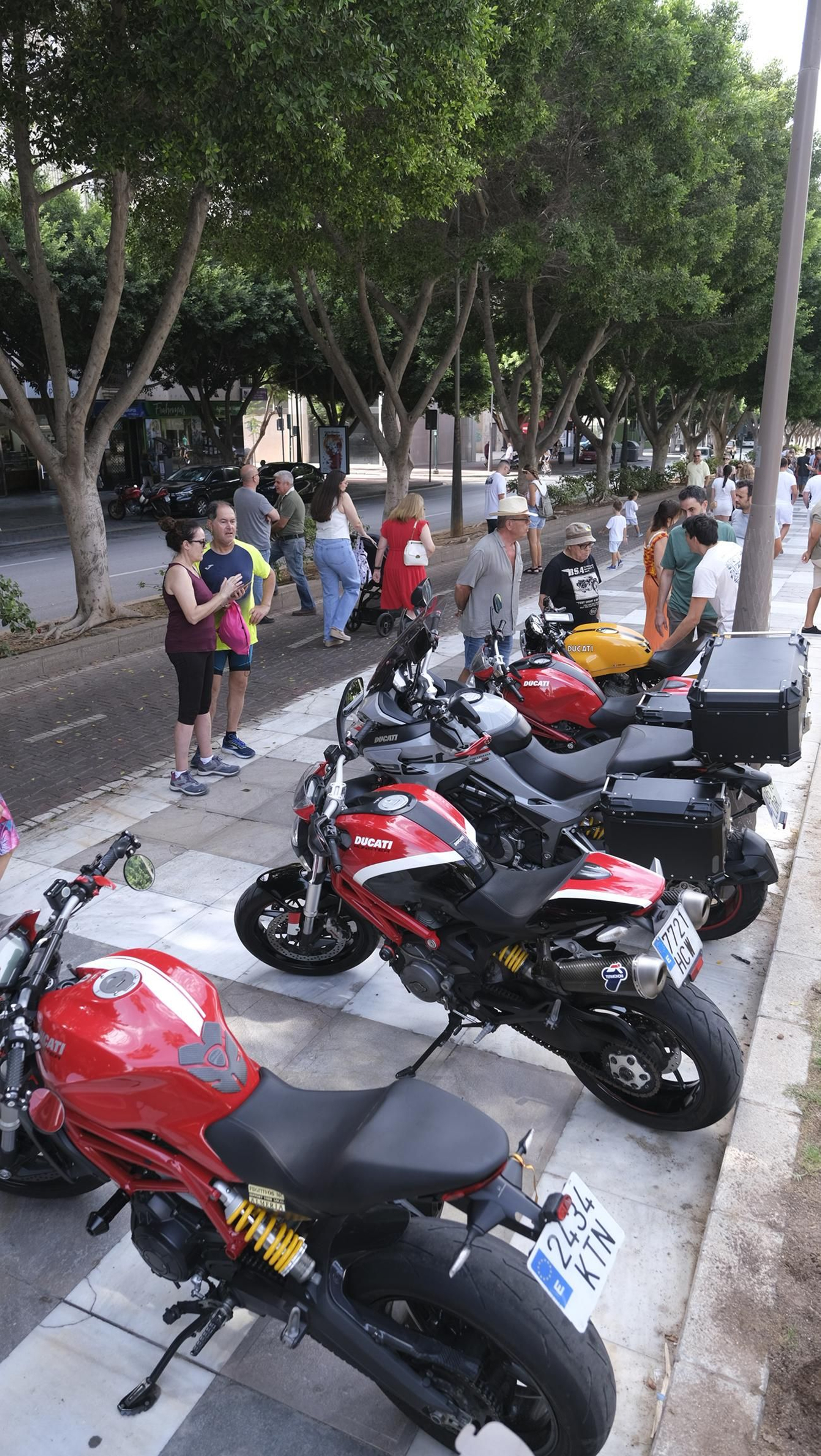 Exposición de motos antiguas y Ducatis en la Feria de Almería 2025, en imágenes