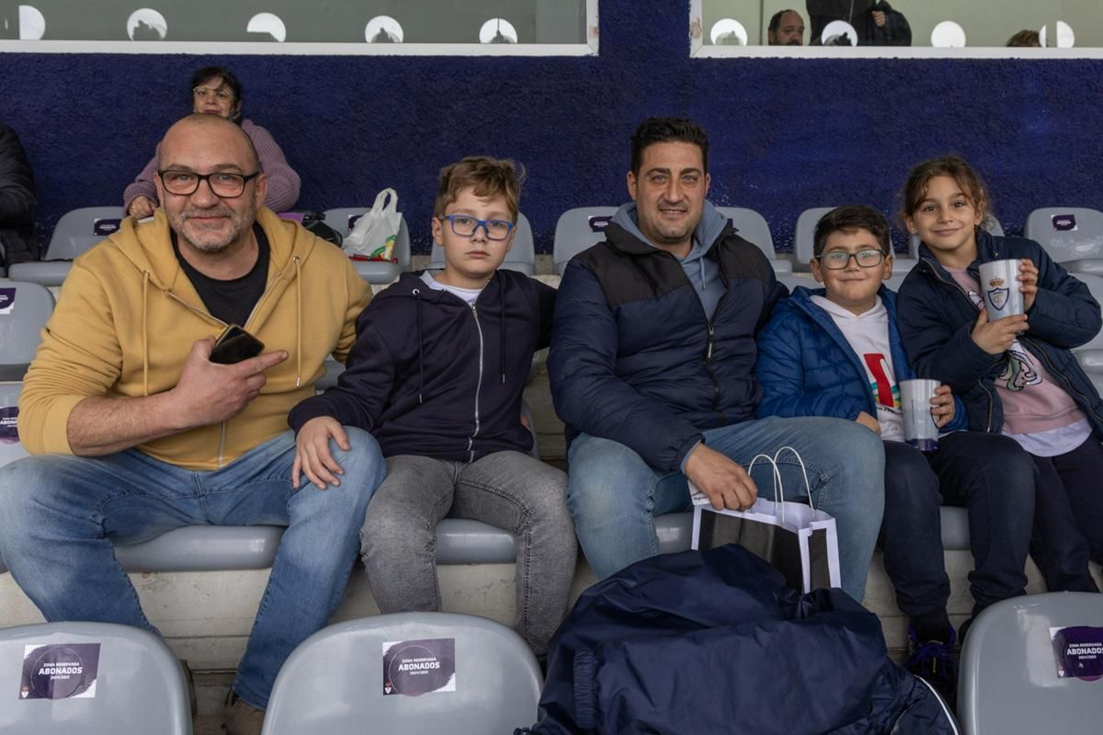 La emoción del triunfo in extremis del Real Jaén ante el Atlético Mancha Real, en imágenes