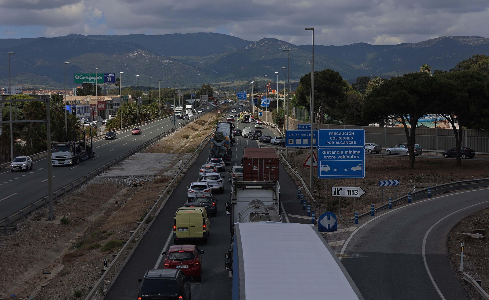 Fotos del accidente de esta mañana en la A7 en Palmones
