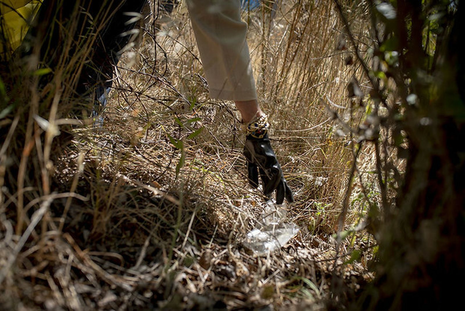 ¿Cuál es la primera reacción de los españoles al encontrar basuraleza?