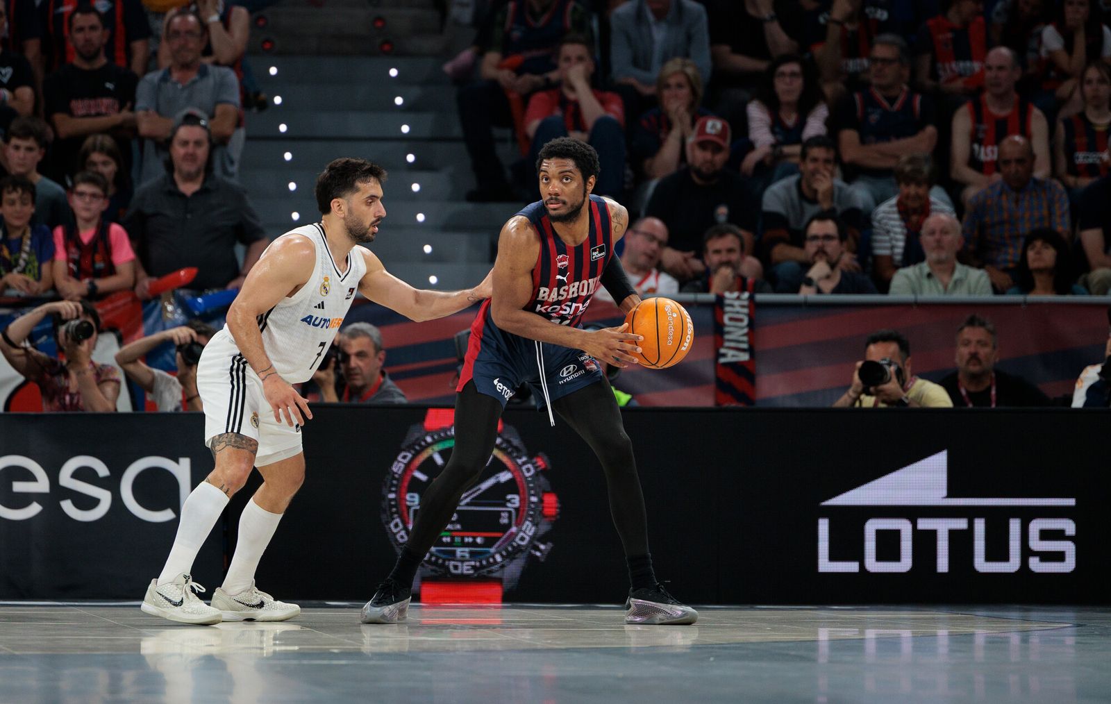 El Madrid tumba al Baskonia y espera a Unicaja o Barcelona en semifinales