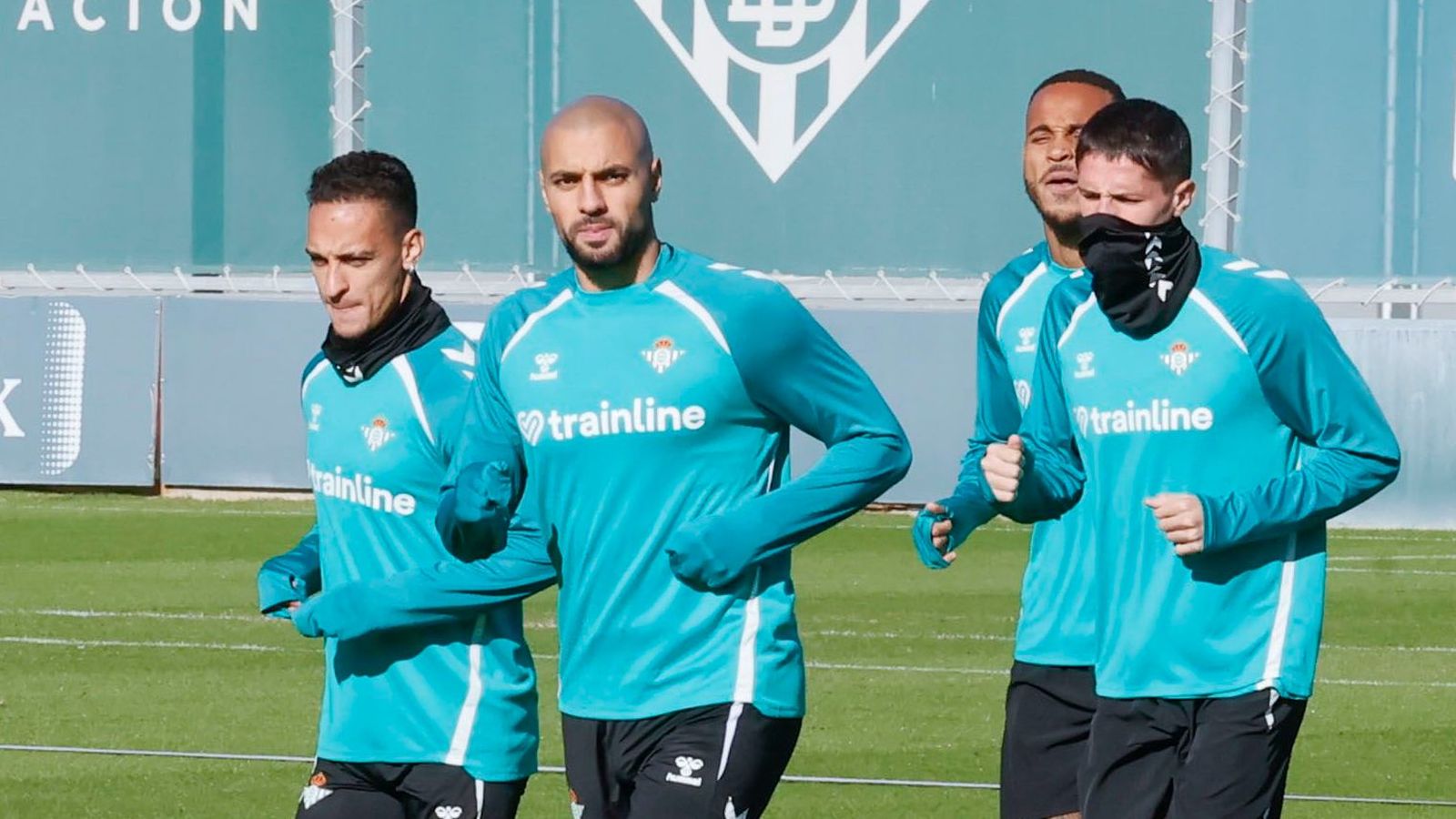 Amrabat, en un entrenamiento con el betis antes de lesionarse.