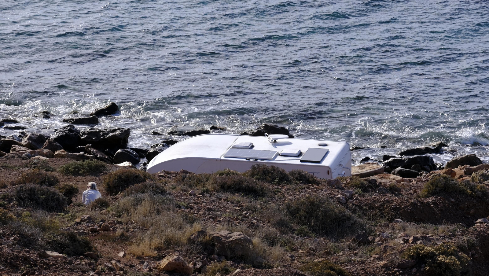 Imágenes de las caravanas estacionadas en el Parque Natural Cabo de Gata-Níjar