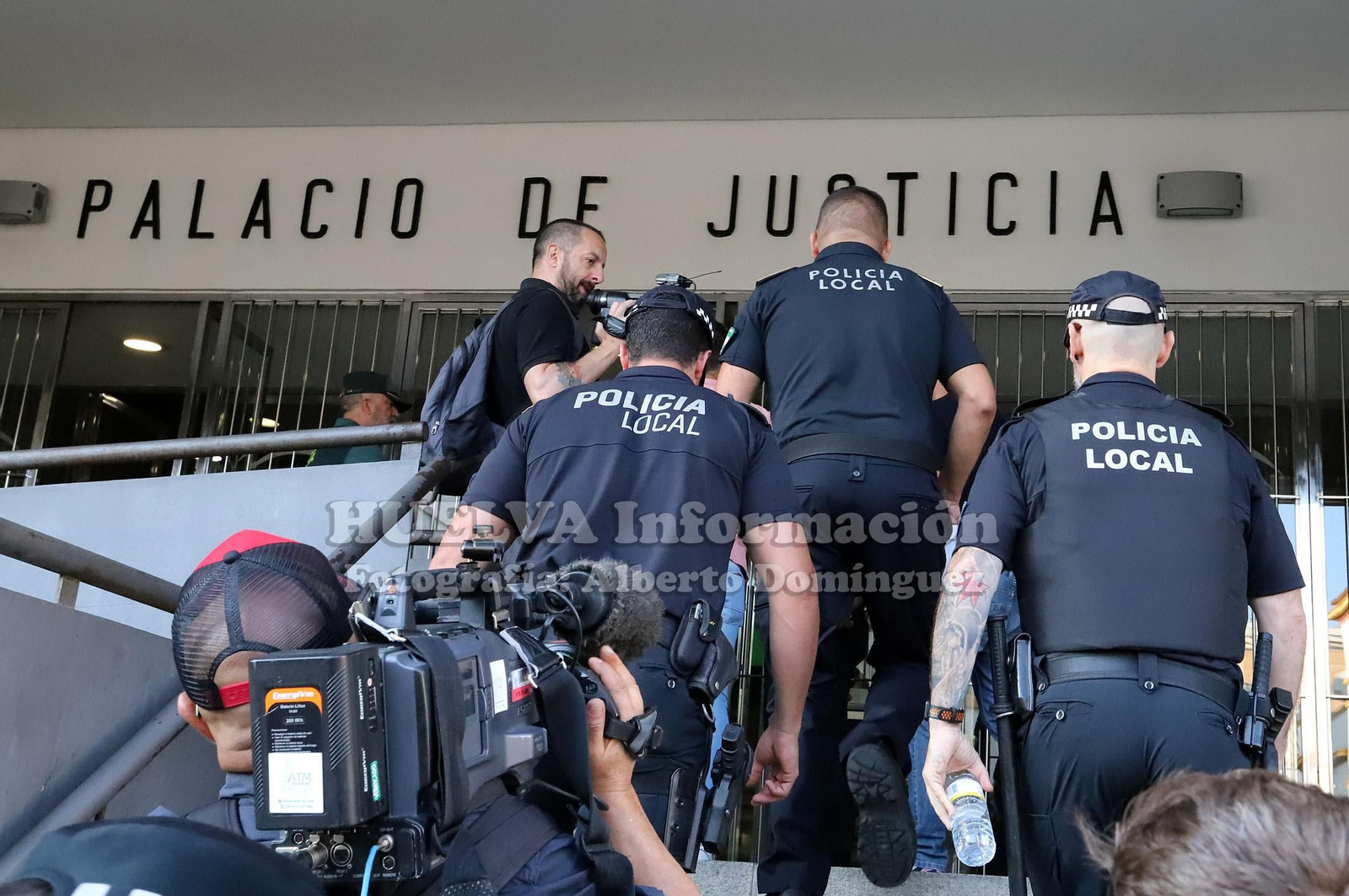 Imágenes del juicio por el apuñalamiento al jefe de la Policía Local de Punta Umbría