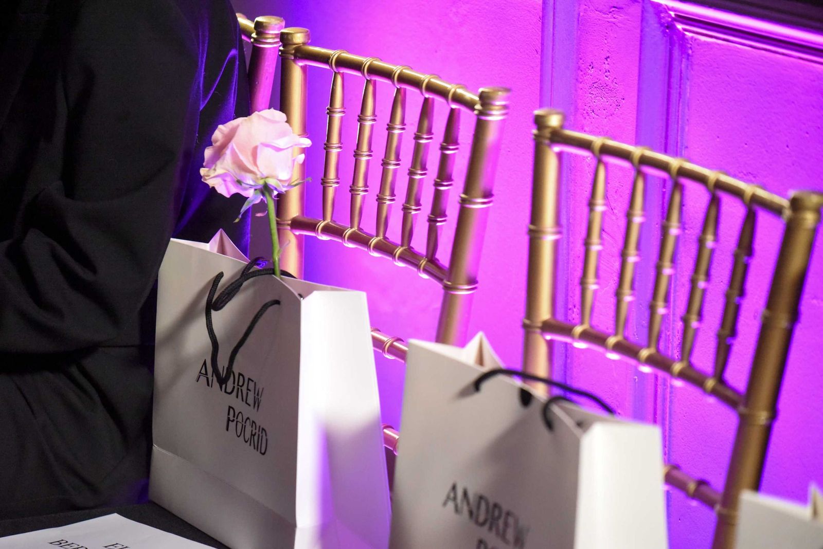 Desfile de Andrew Pocrid en La Casa de Manolete Bistró